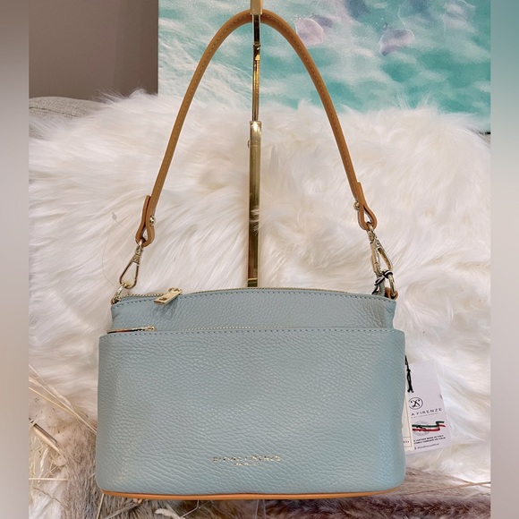 divina firenze Bags Nwt Divina Firenze Made In Italy Leather Twoway